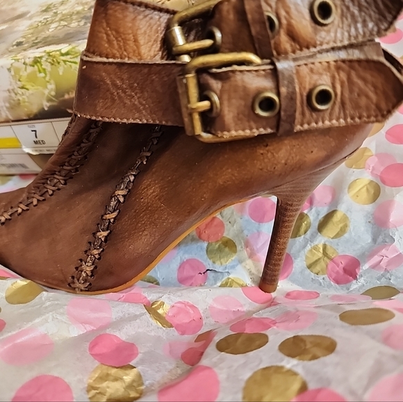 Carlos Leather Ankle Boots size 6.5 made in Brazil (only worn one time) - Picture 11 of 11